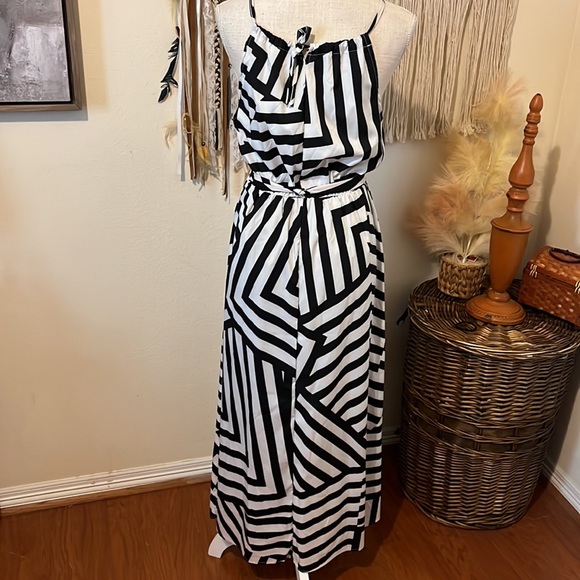 Black & White Halter Maxi Dress/ Size Medium/ Matching Belt/ Elastic Waist - Picture 6 of 7